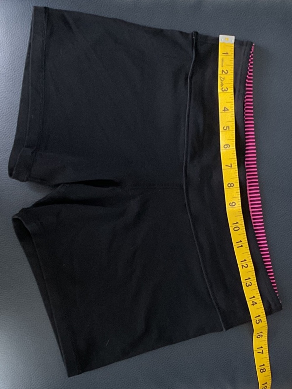 Lululemon Reverse Groove Shorts * Black | Quilt * 10 - Picture 4 of 6